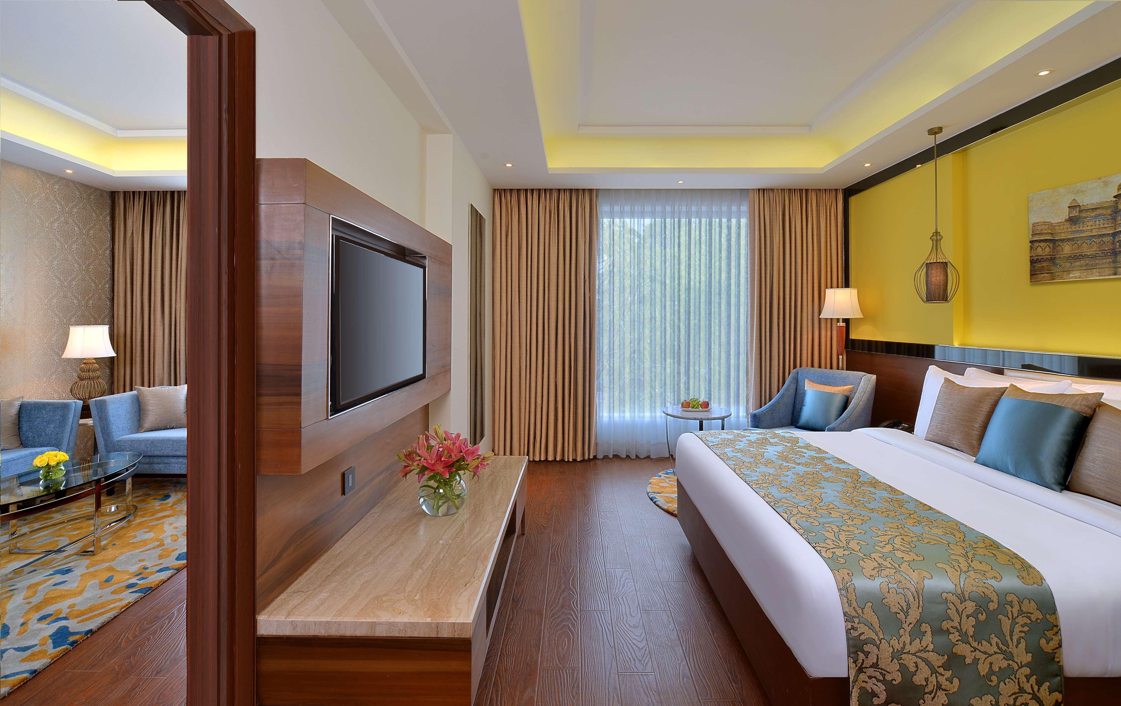 Отель Radisson Гвалиор Экстерьер фото